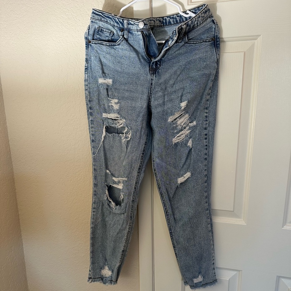 Ripped ankle jeans